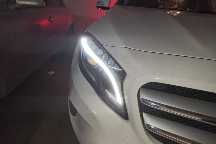 Used Mercedes-Benz GLA 2015 GLA 220 4MATIC Luxury Model Right Front Headlight