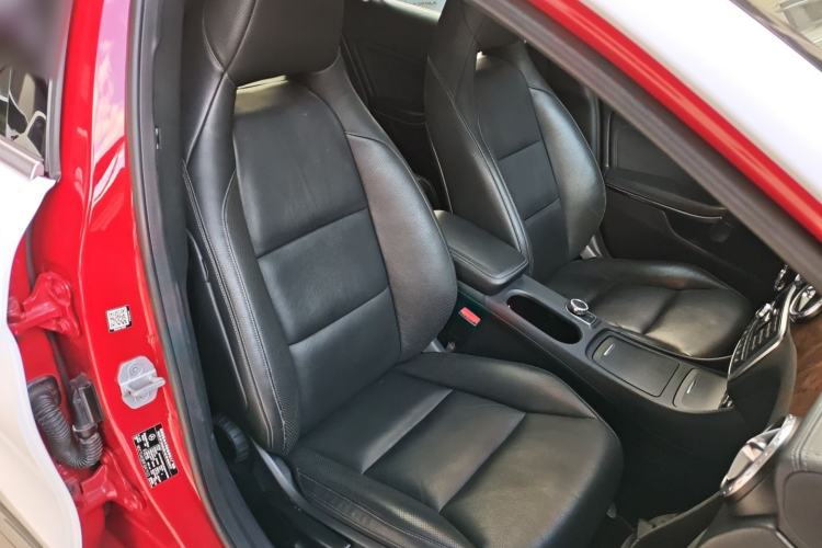 Used Mercedes-Benz GLA 2015 GLA 260 4MATIC Right Front Seat