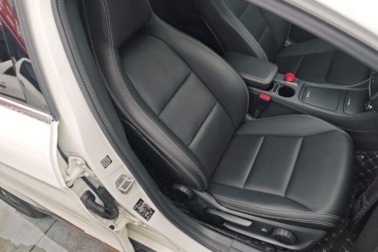 Used Mercedes-Benz GLA 2015 GLA 200 Fashion Model Right Front Seat