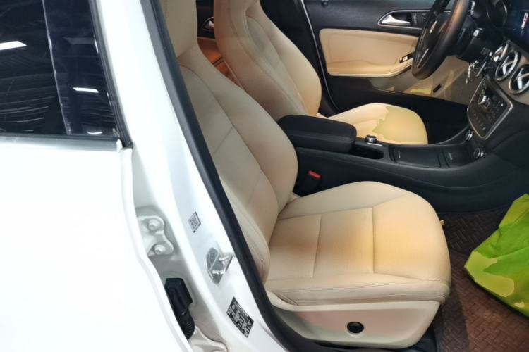 Used Mercedes-Benz GLA 2015 GLA 220 4MATIC Luxury Model Right Front Seat