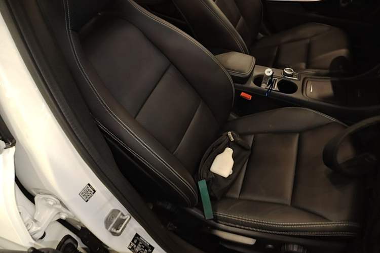 Used Mercedes-Benz GLA 2015 GLA 200 Sport Edition Right Front Seat