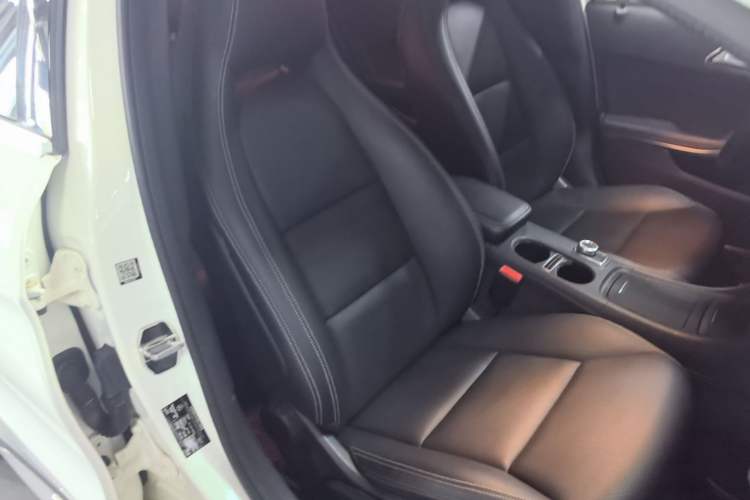 Used Mercedes-Benz GLA 2015 GLA 220 4MATIC Fashion Model Right Front Seat