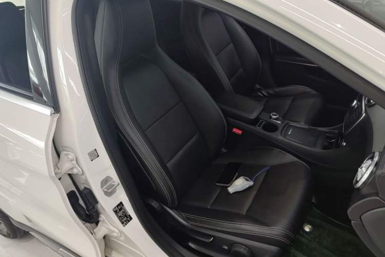 Used Mercedes-Benz GLA 2015 GLA 200 Fashion Model Right Front Seat
