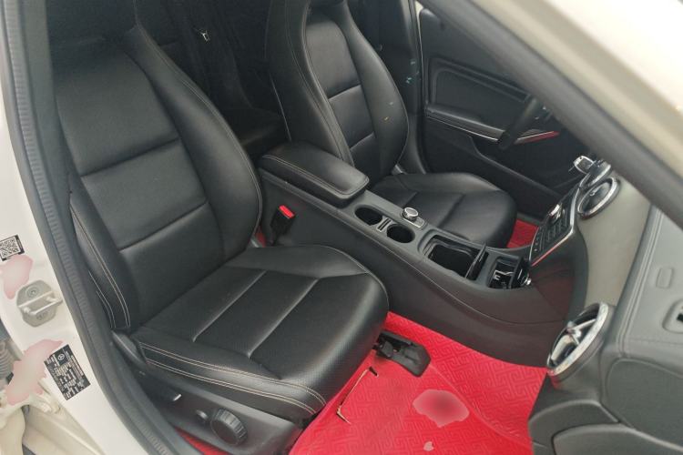 Used Mercedes-Benz GLA 2015 GLA 220 4MATIC Fashion Model Right Front Seat