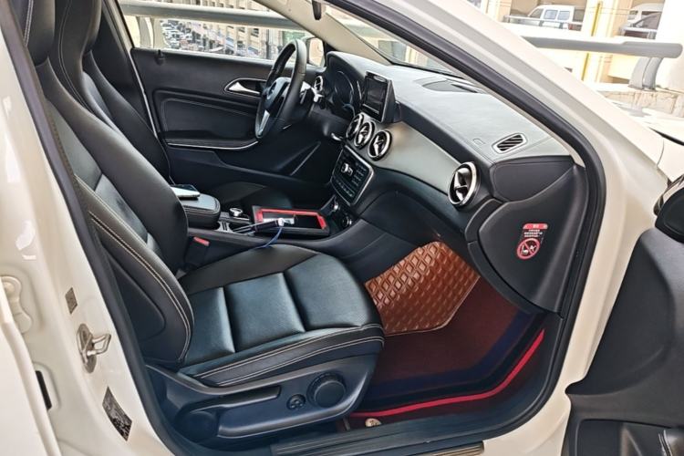Used Mercedes-Benz GLA 2015 GLA 220 4MATIC Fashion Model Right Front Seat