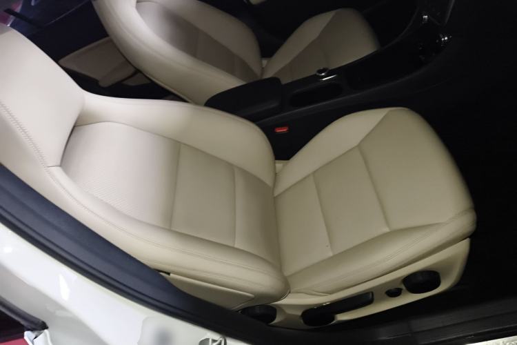 Used Mercedes-Benz GLA 2015 GLA 220 4MATIC Fashion Model Right Front Seat
