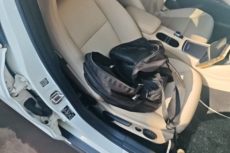 Used Mercedes-Benz GLA 2015 GLA 200 Sport Edition Right Front Seat