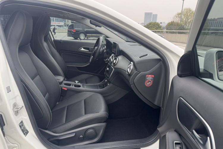 Used Mercedes-Benz GLA 2015 GLA 220 4MATIC Fashion Model Right Front Seat