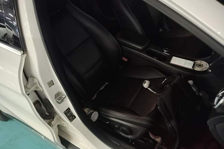 Used Mercedes-Benz GLA 2015 GLA 200 Sport Edition Right Front Seat
