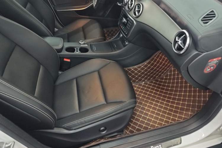 Used Mercedes-Benz GLA 2015 GLA 220 4MATIC Luxury Model Right Front Seat