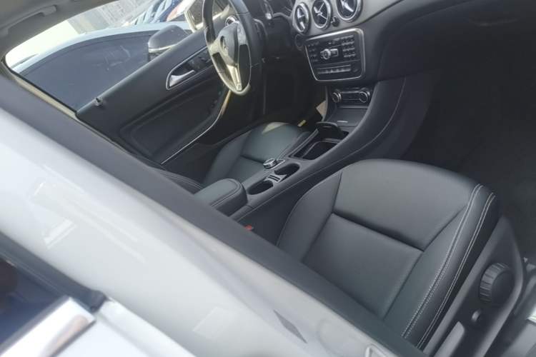 Used Mercedes-Benz GLA 2015 GLA 200 Fashion Model Right Front Seat