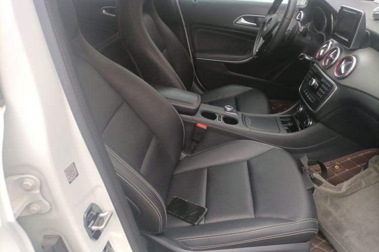 Used Mercedes-Benz GLA 2015 GLA 200 Sport Edition Right Front Seat