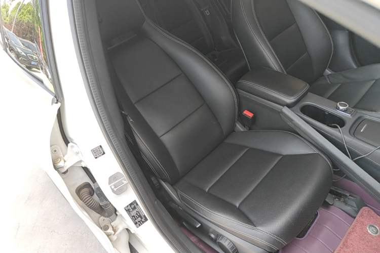 Used Mercedes-Benz GLA 2015 GLA 200 Sport Edition Right Front Seat
