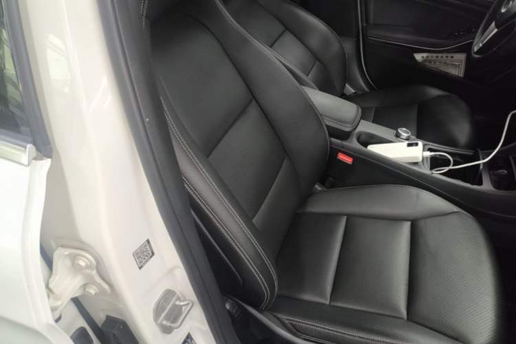 Used Mercedes-Benz GLA 2015 GLA 220 4MATIC Fashion Model Right Front Seat