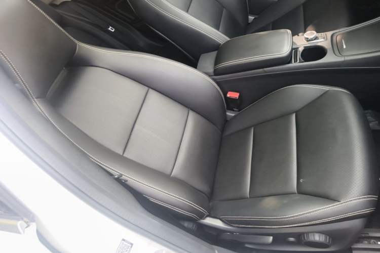 Used Mercedes-Benz GLA 2015 GLA 200 Sport Edition Right Front Seat