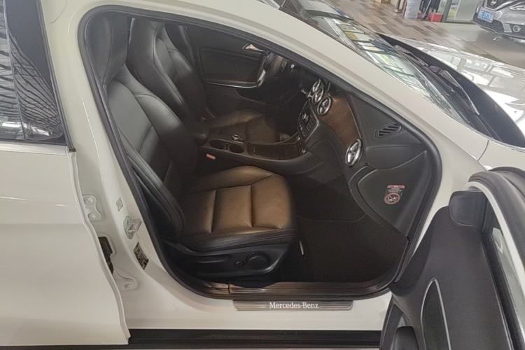 Used Mercedes-Benz GLA 2015 GLA 260 4MATIC Right Front Seat