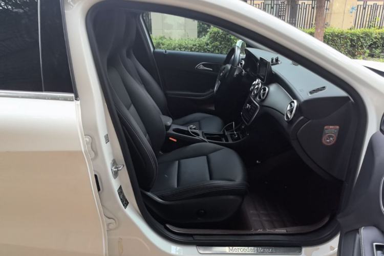 Used Mercedes-Benz GLA 2015 GLA 220 4MATIC Luxury Model Right Front Seat