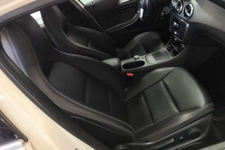 Used Mercedes-Benz GLA 2015 GLA 200 Sport Edition Right Front Seat