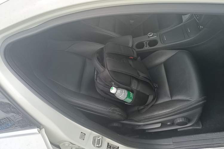Used Mercedes-Benz GLA 2015 GLA 260 4MATIC Right Front Seat