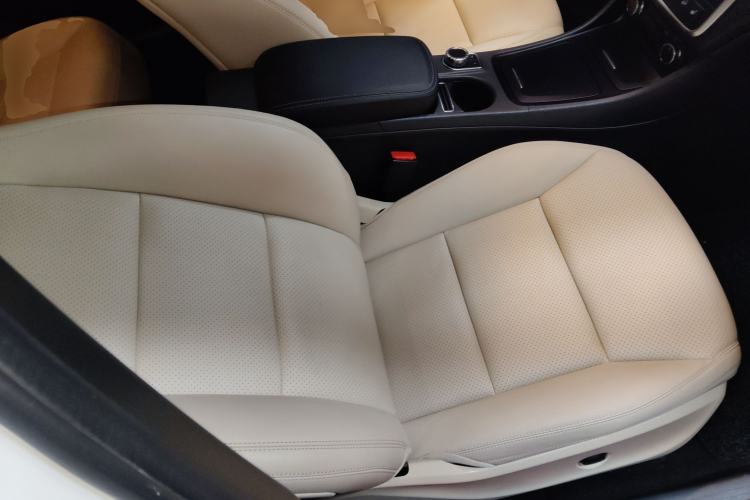 Used Mercedes-Benz GLA 2015 GLA 220 4MATIC Luxury Model Right Front Seat