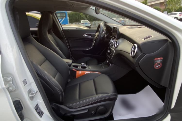 Used Mercedes-Benz GLA 2015 GLA 220 4MATIC Fashion Model Right Front Seat