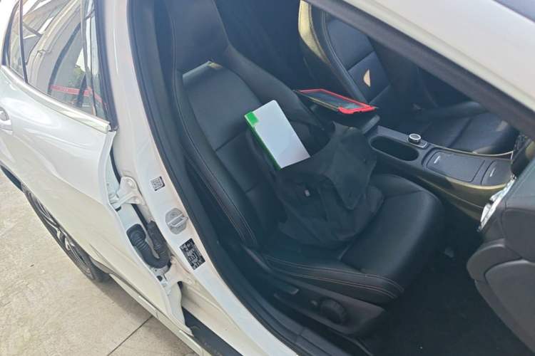 Used Mercedes-Benz GLA 2015 GLA 220 4MATIC Fashion Model Right Front Seat