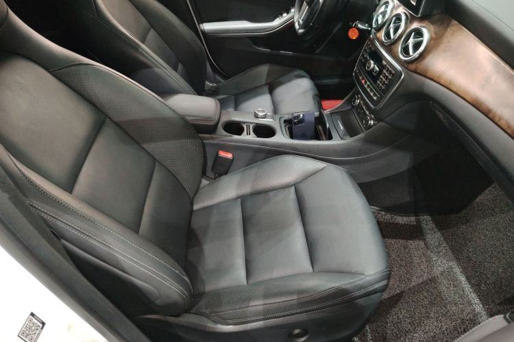 Used Mercedes-Benz GLA 2015 GLA 260 4MATIC Sport Edition Right Front Seat
