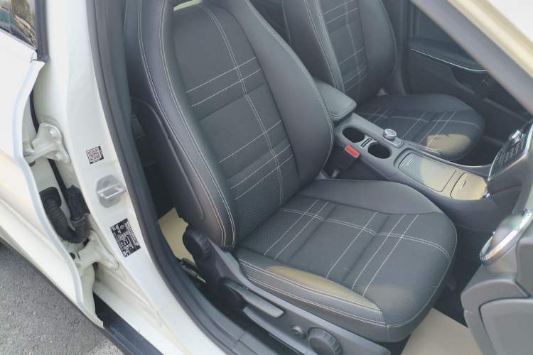 Used Mercedes-Benz GLA 2015 GLA 200 Right Front Seat