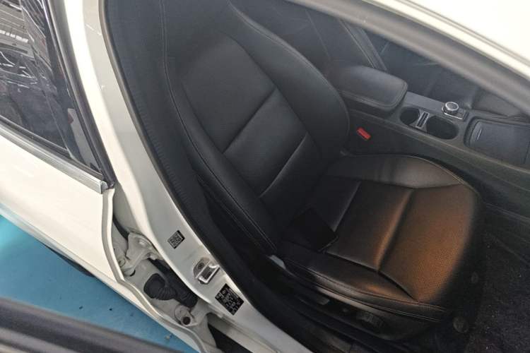 Used Mercedes-Benz GLA 2015 GLA 200 Sport Edition Right Front Seat