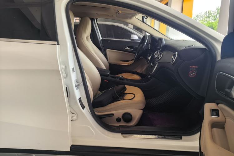Used Mercedes-Benz GLA 2015 GLA 200 Fashion Model Right Front Seat