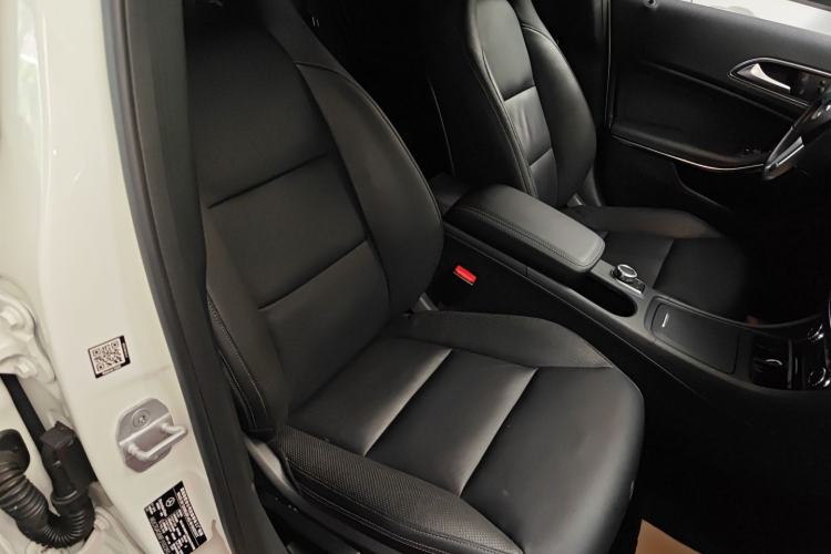 Used Mercedes-Benz GLA 2015 GLA 260 4MATIC Right Front Seat
