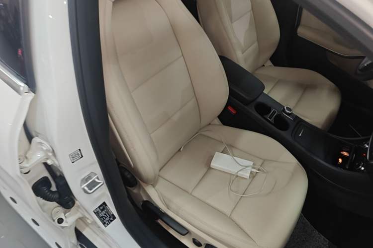 Used Mercedes-Benz GLA 2015 GLA 220 4MATIC Fashion Model Right Front Seat