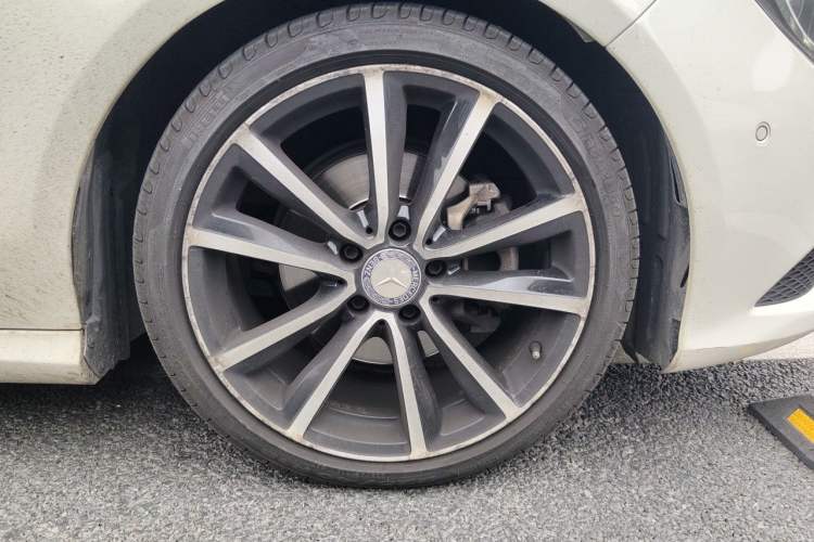 Used Mercedes-Benz GLA 2015 GLA 200 Right Front Wheel Hub