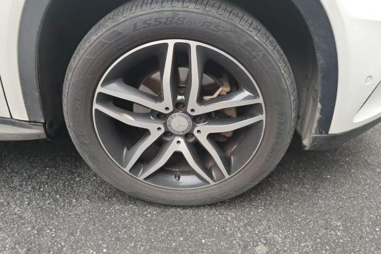 Used Mercedes-Benz GLA 2015 GLA 200 Fashion Model Right Front Wheel Hub