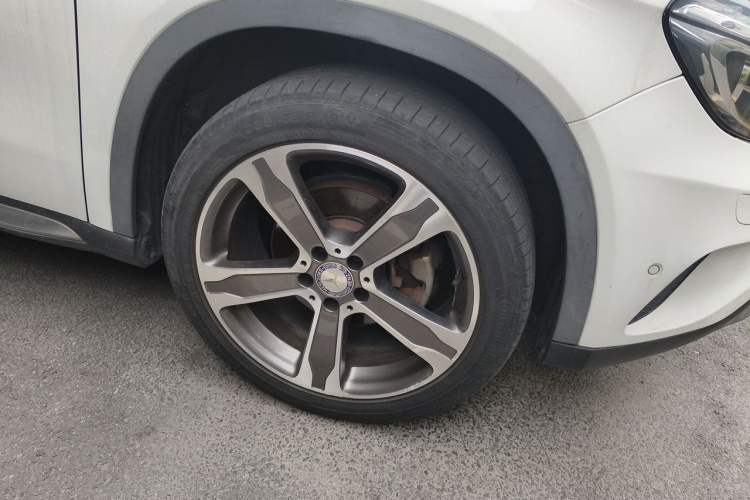 Used Mercedes-Benz GLA 2015 GLA 220 4MATIC Luxury Model Right Front Wheel Hub