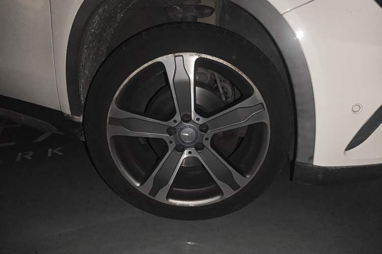 Used Mercedes-Benz GLA 2015 GLA 220 4MATIC Luxury Model Right Front Wheel Hub
