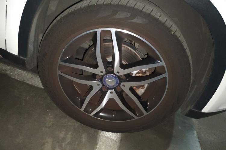 Used Mercedes-Benz GLA 2015 GLA 220 4MATIC Fashion Model Right Front Wheel Hub