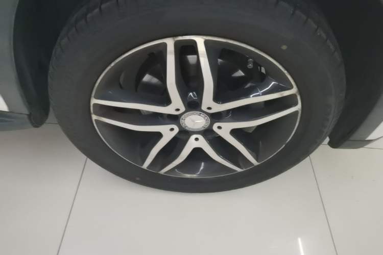 Used Mercedes-Benz GLA 2015 GLA 200 Fashion Model Right Front Wheel Hub
