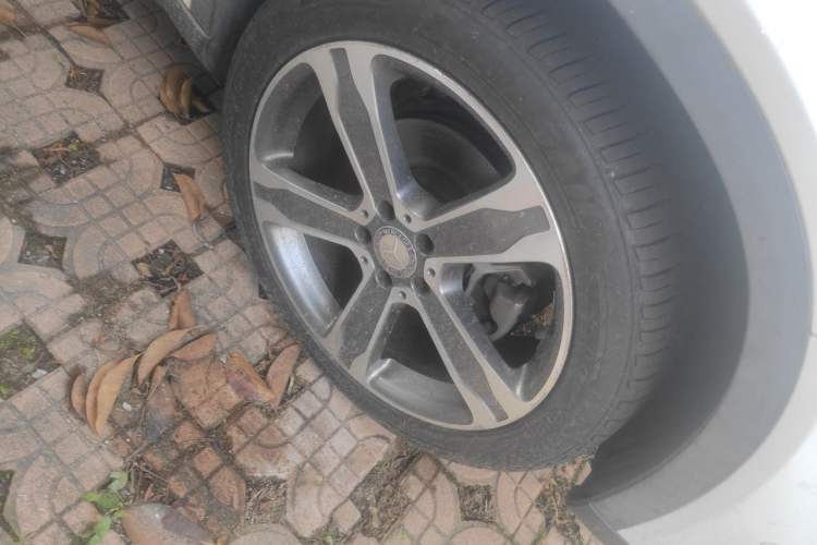 Used Mercedes-Benz GLA 2015 GLA 220 4MATIC Luxury Model Right Front Wheel Hub