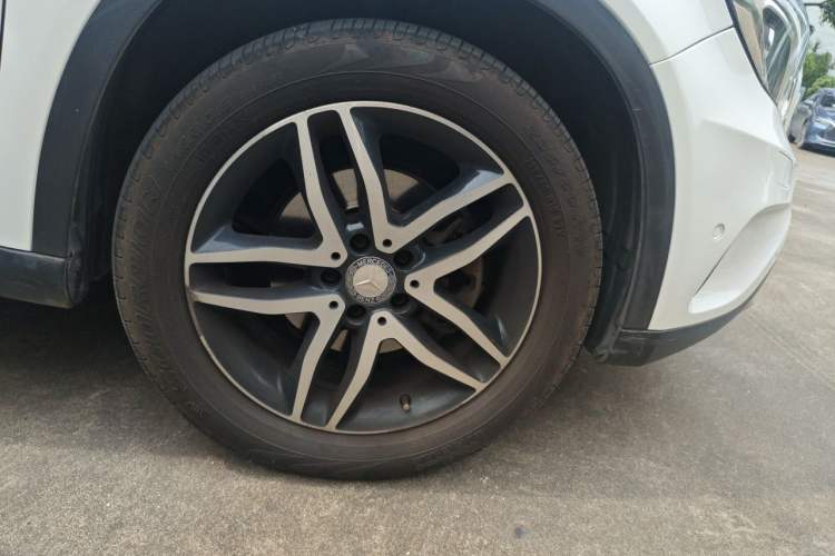 Used Mercedes-Benz GLA 2015 GLA 220 4MATIC Fashion Model Right Front Wheel Hub
