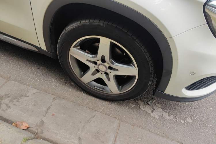 Used Mercedes-Benz GLA 2015 GLA 260 4MATIC Right Front Wheel Hub