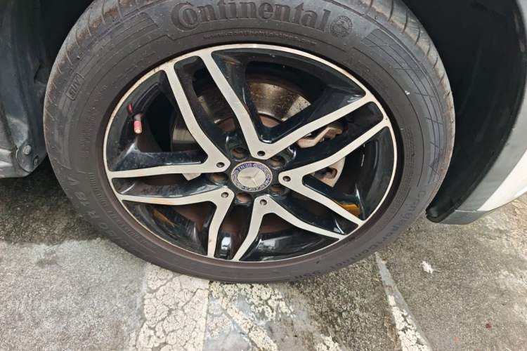 Used Mercedes-Benz GLA 2015 GLA 220 4MATIC Fashion Model Right Front Wheel Hub