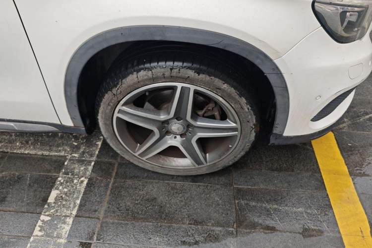 Used Mercedes-Benz GLA 2015 GLA 260 4MATIC Sport Edition Right Front Wheel Hub
