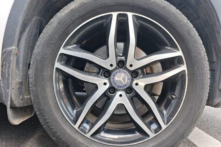 Used Mercedes-Benz GLA 2015 GLA 220 4MATIC Fashion Model Right Front Wheel Hub