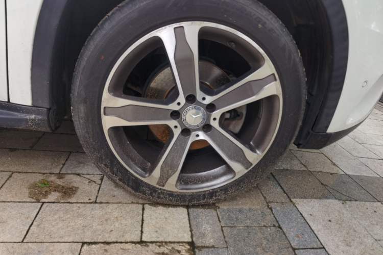 Used Mercedes-Benz GLA 2015 GLA 220 4MATIC Luxury Model Right Front Wheel Hub