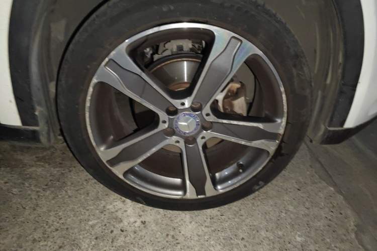 Used Mercedes-Benz GLA 2015 GLA 220 4MATIC Luxury Model Right Front Wheel Hub