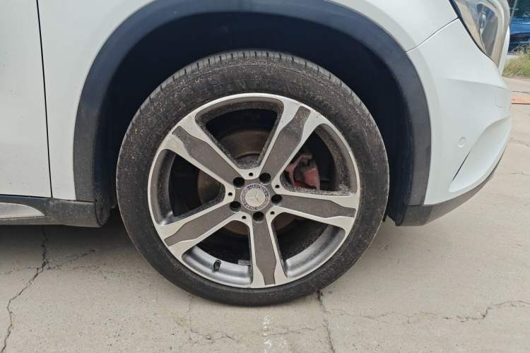 Used Mercedes-Benz GLA 2015 GLA 220 4MATIC Luxury Model Right Front Wheel Hub