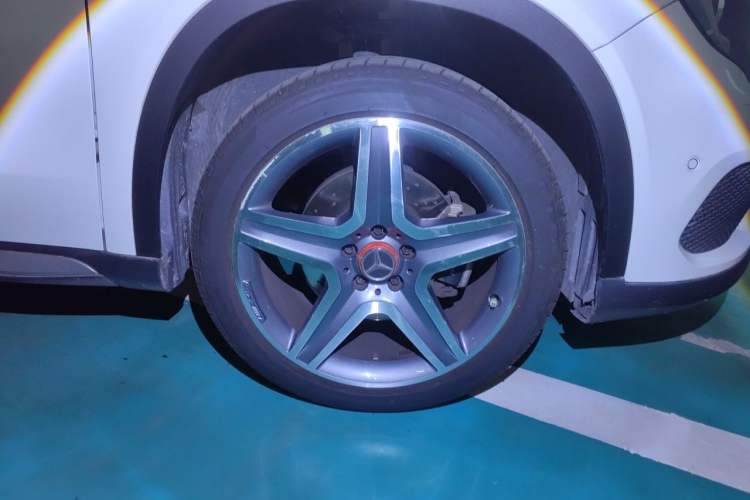Used Mercedes-Benz GLA 2015 GLA 260 4MATIC Sport Edition Right Front Wheel Hub