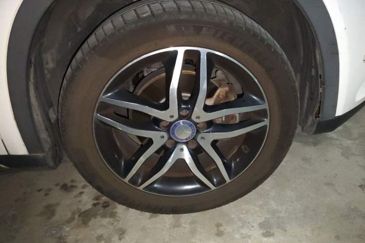 Used Mercedes-Benz GLA 2015 GLA 220 4MATIC Fashion Model Right Front Wheel Hub