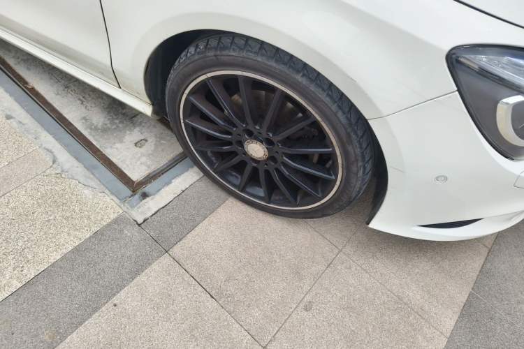 Used Mercedes-Benz GLA 2015 GLA 200 Right Front Wheel Hub